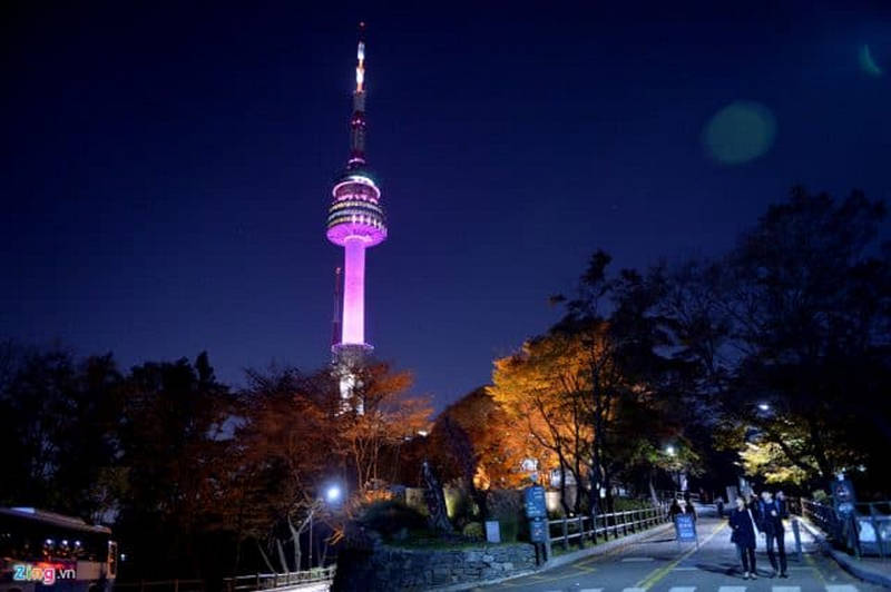 Tháp Namsan lung linh về đêm