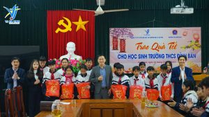 VJ Hà Tĩnh trao quà tại trường THCS Đỉnh Bàn